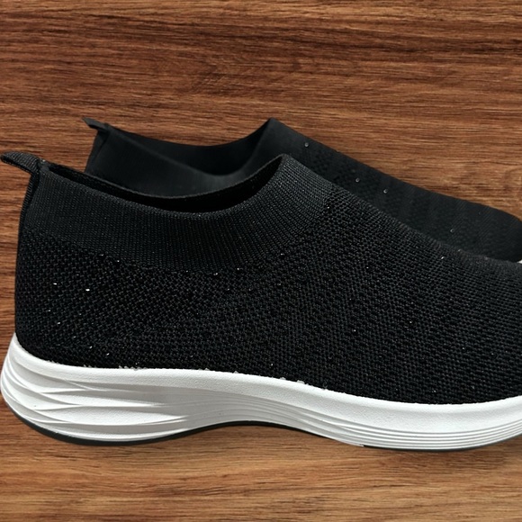 Women’s Gloria Vanderbilt GVS Mansfield Slip on Black Sparkle Sneakers, Size 10. - Picture 2 of 12